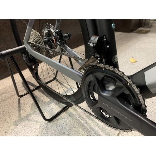 ビアンキ Oltre XR4 Discに搭載されたShimano Ultegra Di2コンポーネントは、正確な変速性能と効率的なパワー伝達を実現し、レースからロングライドまで幅広く対応。」






ビアンキ Oltre XR4 Discに搭載されたShimano Ultegra Di2コンポーネントは、正確な変速性能と効率的なパワー伝達を実現し、レースからロングライドまで幅広く対応。」










