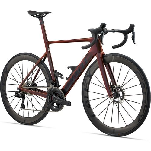 GIANT Propel Advanced PROは、空力性能と剛性を両立したエアロロードバイク。CADEXホイールと統合型コックピットを採用し、高速巡航と加速性能を向上。レース志向のライダーに最適。